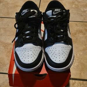 Nike Men's Black and White Sneakers